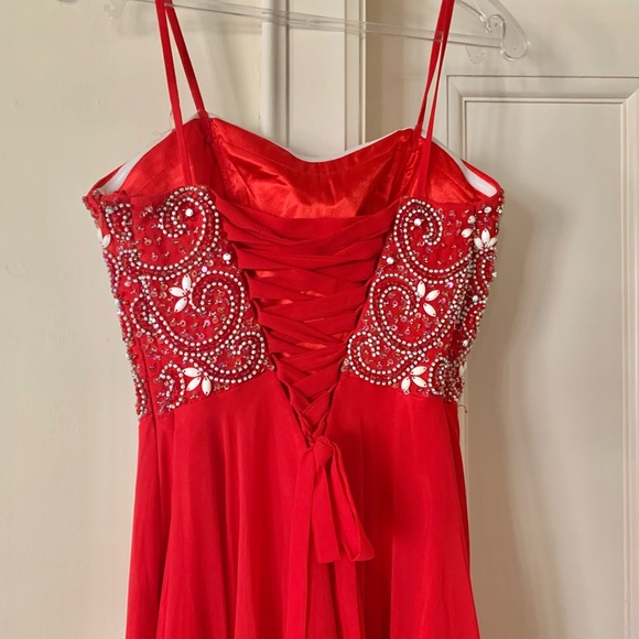 Beautiful Red Prom dress ! - Picture 2 of 6